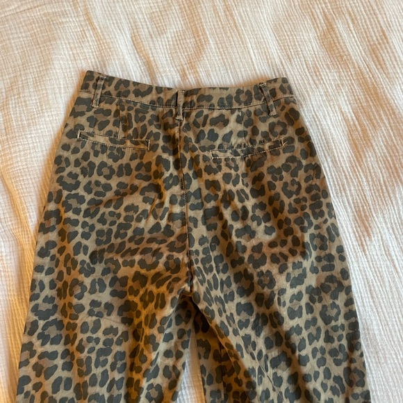 Johanna Paris Slouchy Boyfriend/Barrel Leopard Pant - Picture 5 of 7